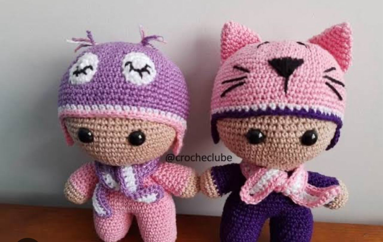 AMIGURUMI BONECA